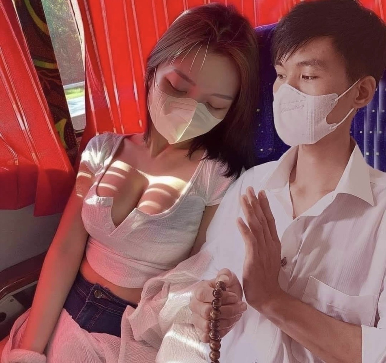 Thanh niên tình táo khi đi xe khách