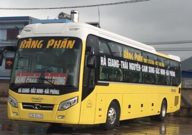 Nhà xe Bằng Phấn với nhiều loại xe cao cấp.