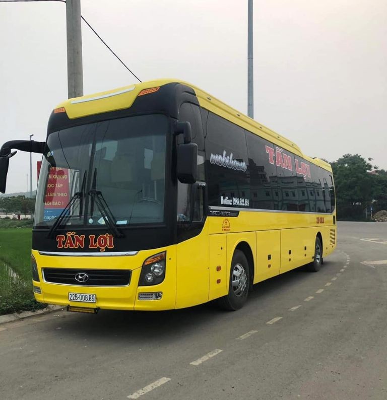 Nội thất xe Tấn Lợi với ghế ngồi có thể điều chỉnh.