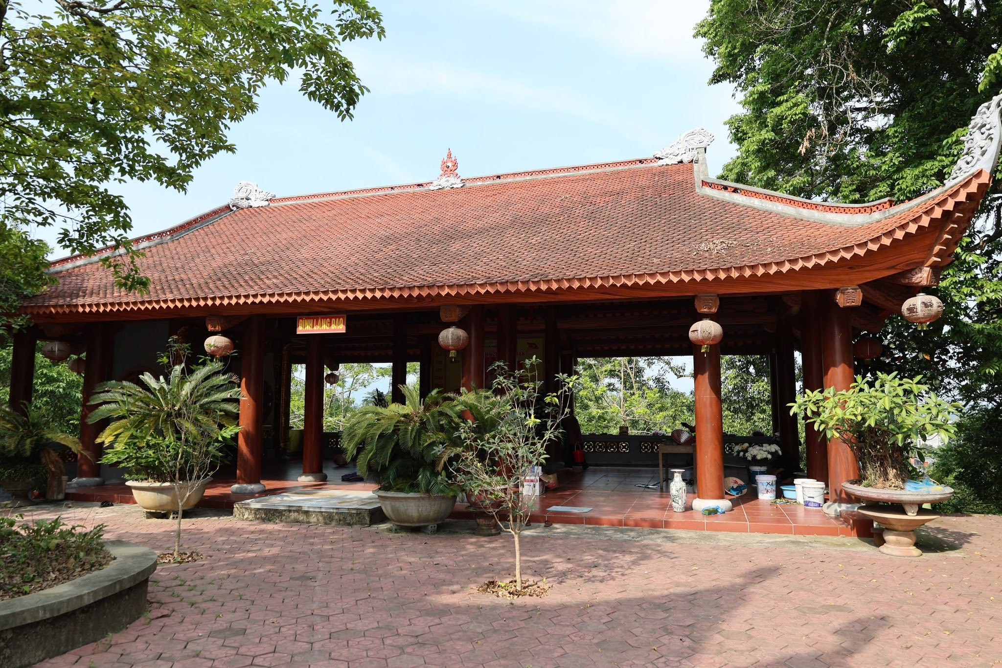 Cảnh quan Chùa Phổ Linh trong dịp Đại Lễ