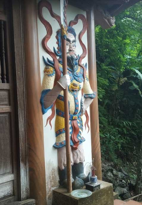 tượng trấn giữ của đền Cấm