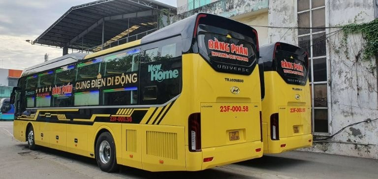 Xe khách Bằng Phấn cabin
